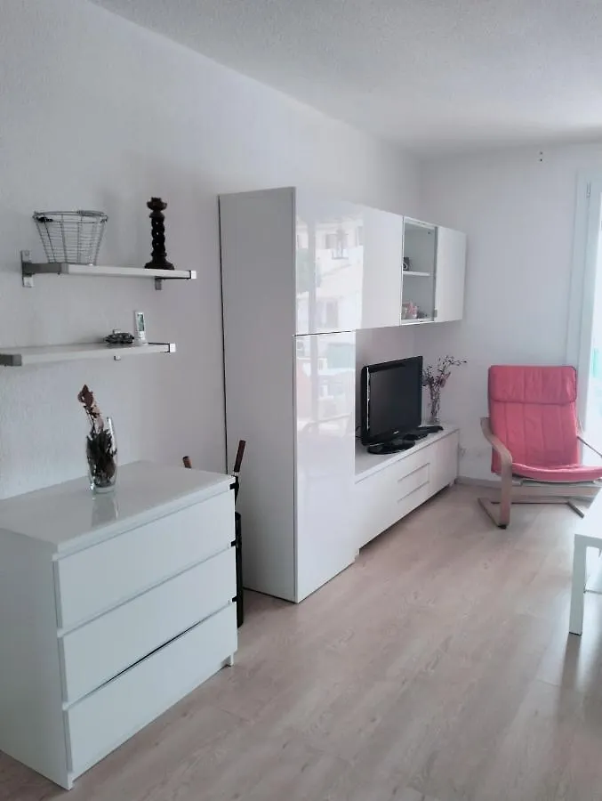 Charmant F 3 Lumineux Proche Plage Et Vue Mer Carqueiranne 0*,