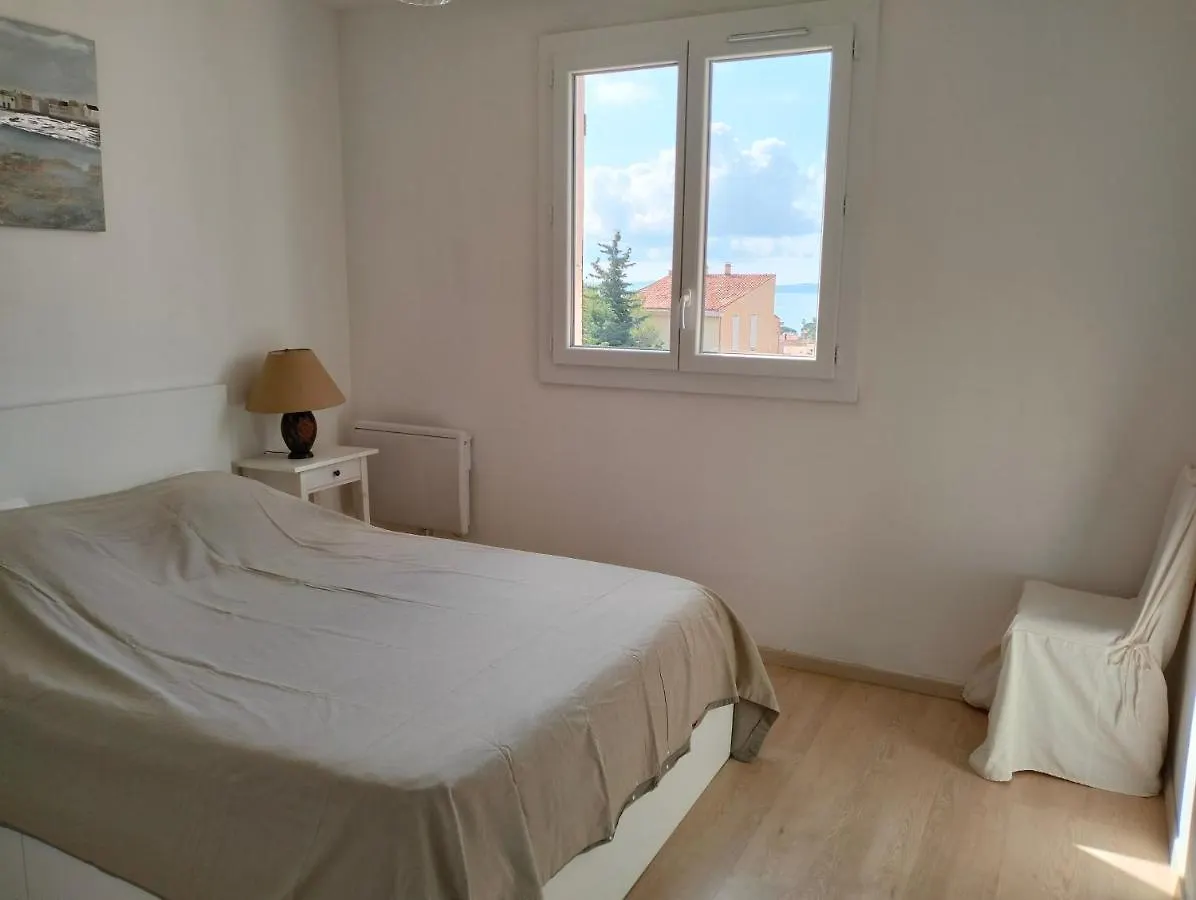 Appartamento Charmant F 3 Lumineux Proche Plage Et Vue Mer Carqueiranne